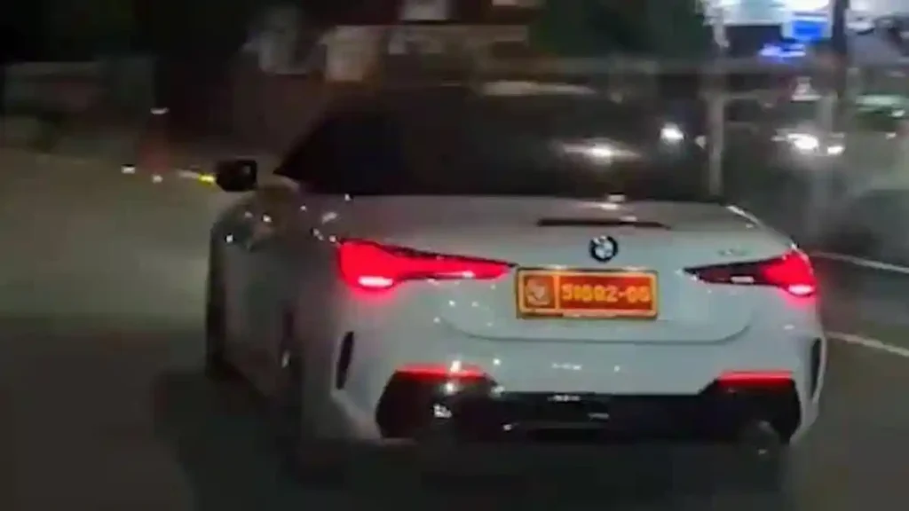 BMW Putih Plat Dinas Kemhan