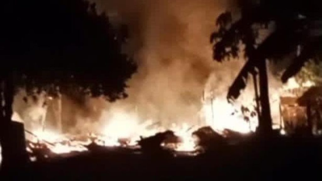 Rumah Warga Air Upas Dibakar