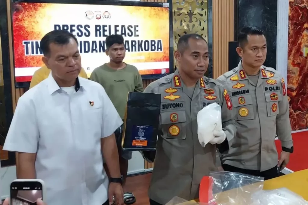 Lansia Pontianak Bawa Sabu