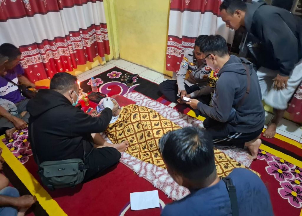 pria gantung diri di parindu