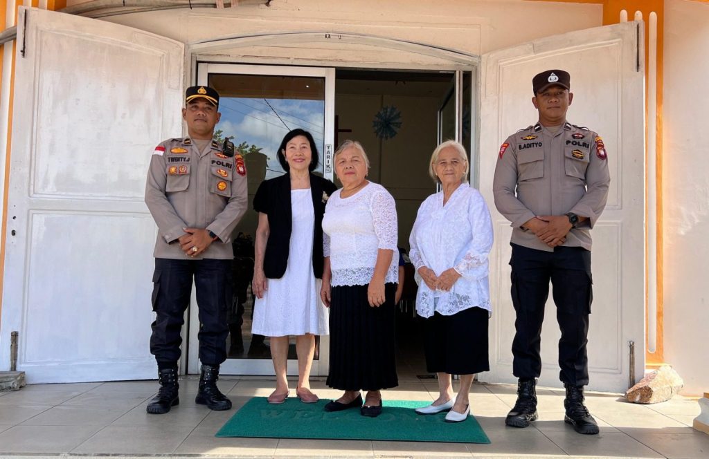Pengamanan Gereja Polres Sanggau
